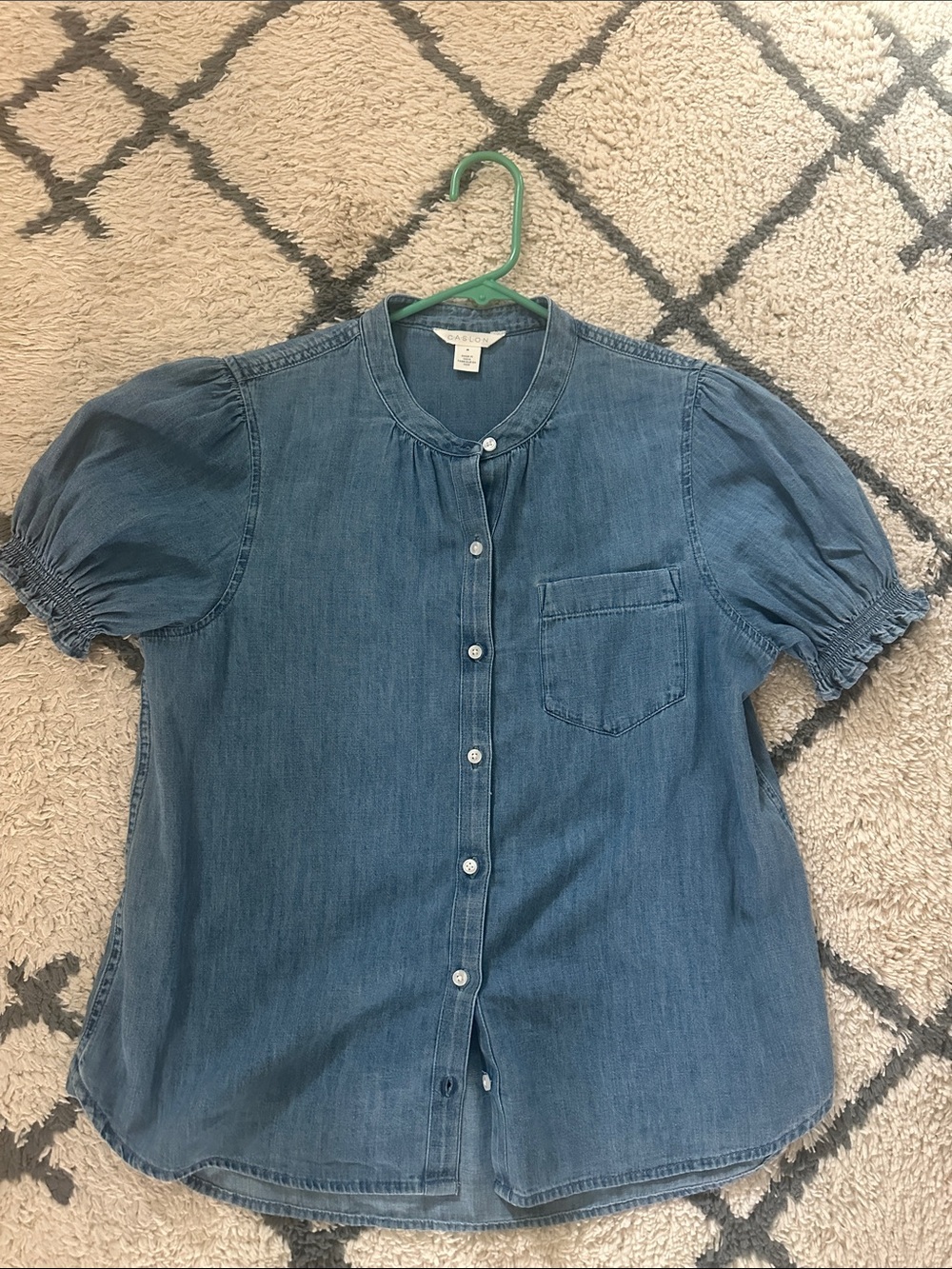 Caslon Short Sleeve Denim button down.  Sz m
